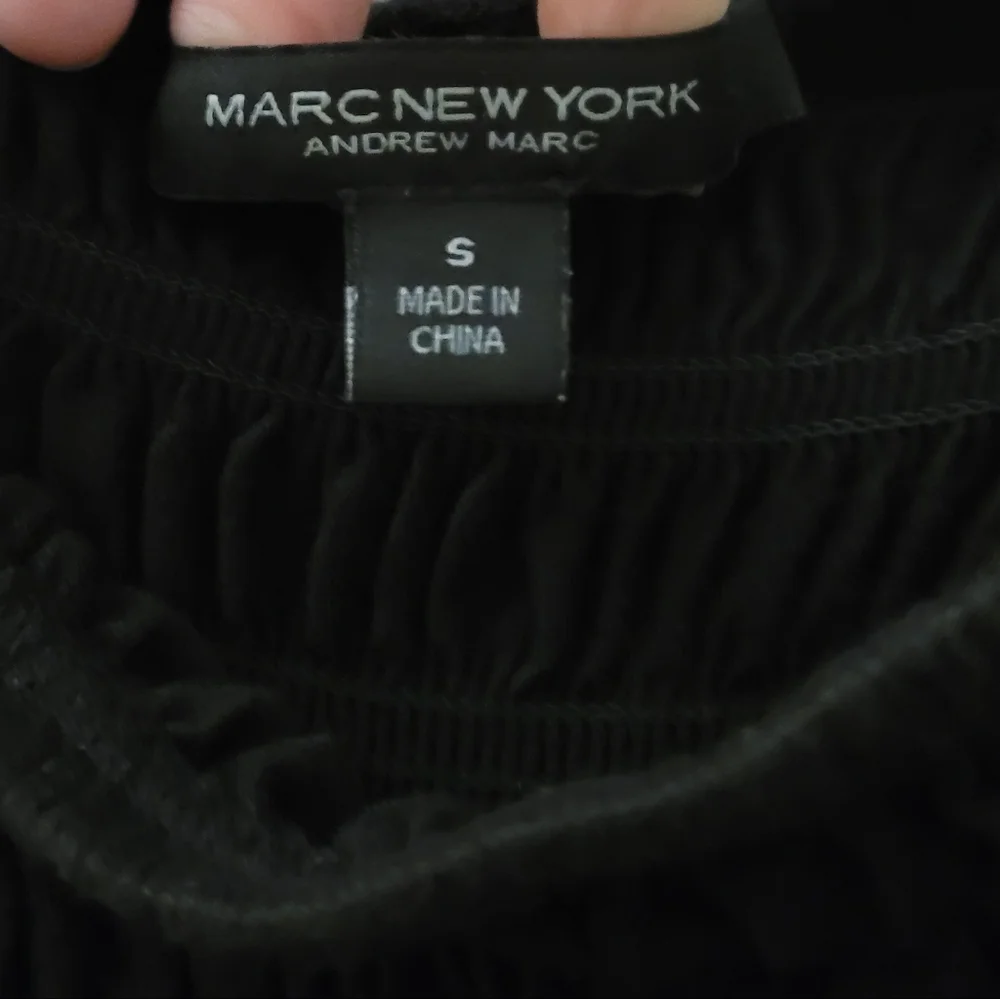 Elegant Black Women's Top Size Small - Picture 5 of 8